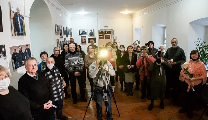 В Козельске открылась выставка фоторабот Василия Батурина «Без масок»