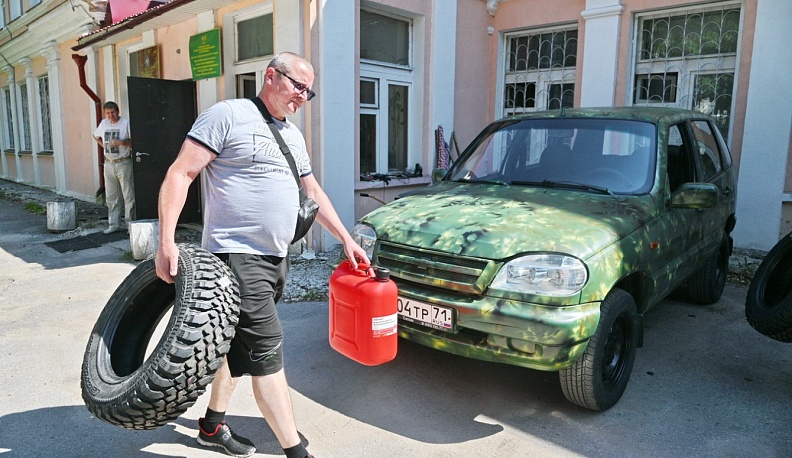 Три автомобиля с гуманитарным грузом отправляют волонтеры из Калуги в ЛНР