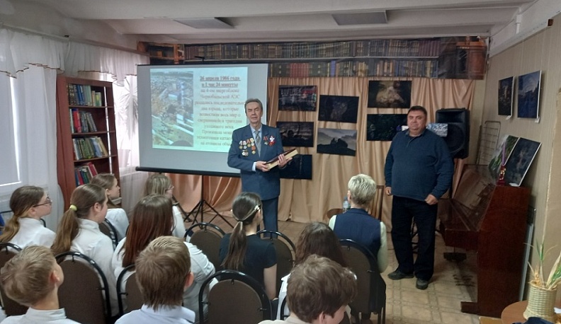 Накануне годовщины трагедии на Чернобыльской АЭС кондровские школьники встретились с ликвидатором аварии 