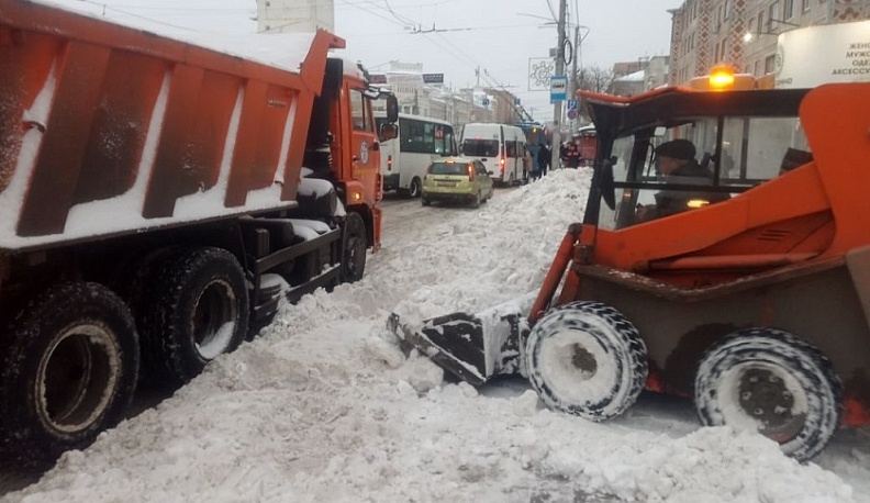Калужские коммунальщики вывезли из города более тысячи кубометров снега за сутки
