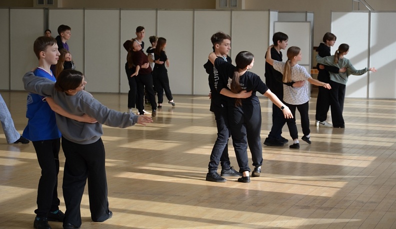 В Калуге волонтеры репетируют «Вальс Победы»
