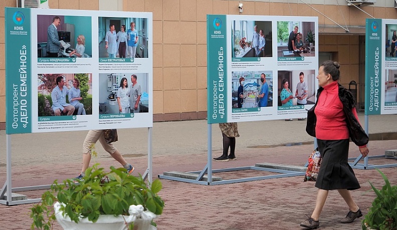 Калужская областная клиническая больница представила жителям Калуги фотовыставку «Дело семейное»