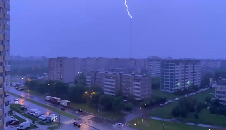 В Обнинске молния попала в метеовышку 