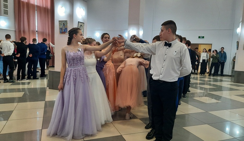 В Сухиничах состоялся «Пушкинский бал»