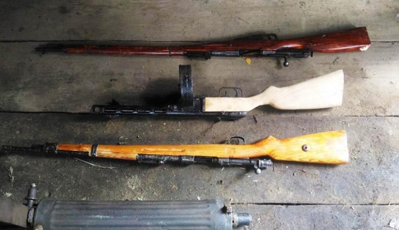 Полицейские обнаружили подпольный арсенал "черного копателя"