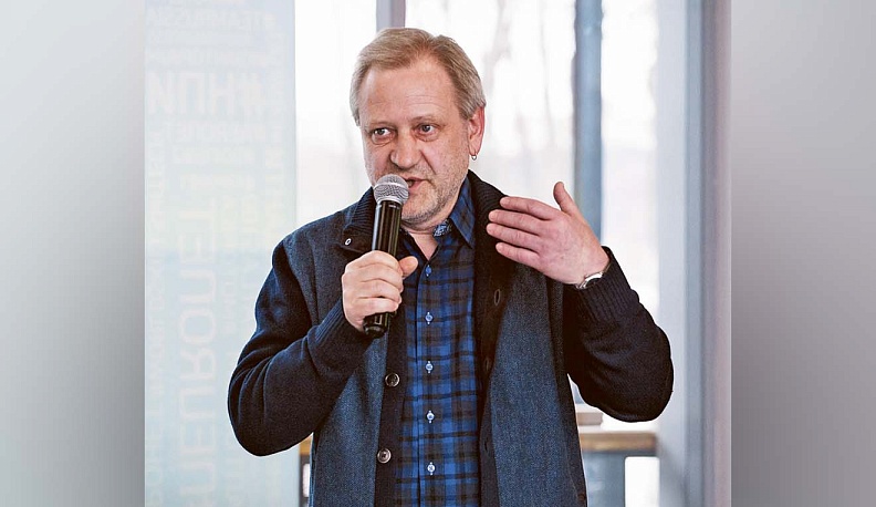 «Глупо утверждать,  что газеты умирают»