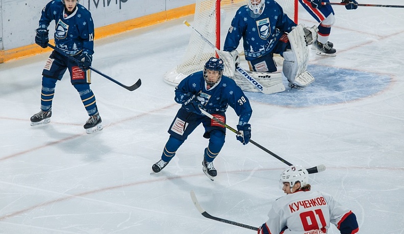 Калужские хоккеисты обыграли команду из Выборга