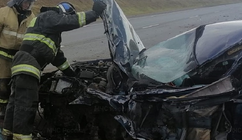 В Калужской области на трассе легковушка столкнулась с «ГАЗелью»