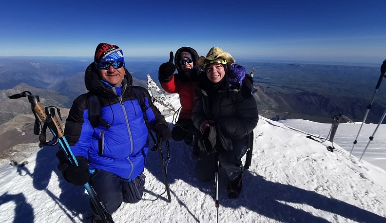 Калужские физкультурники подняли на Эльбрус флаг ГТО области