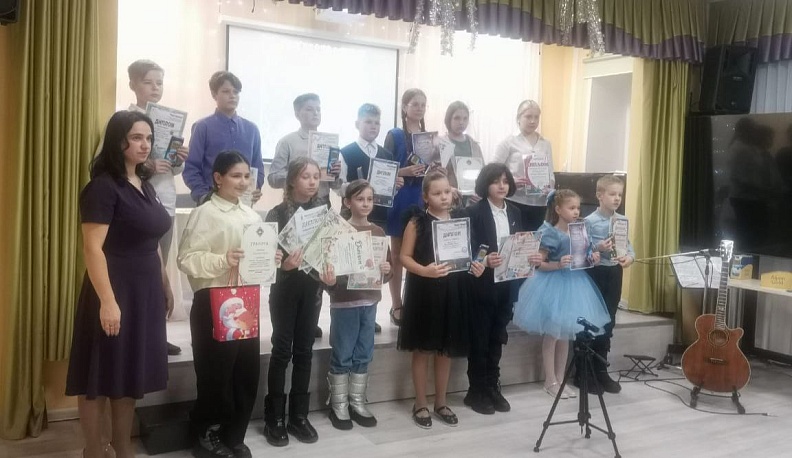 В юхновской детской школе искусств состоялся большой рождественский концерт