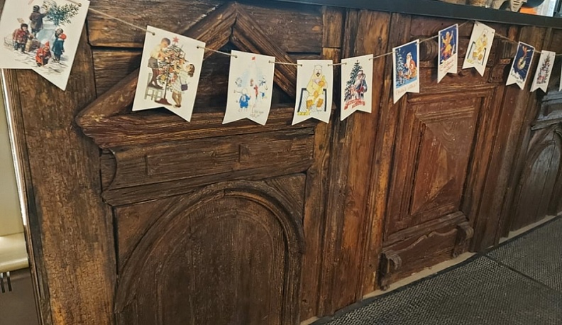 Старинные двери украсили барную стойку кофейни в Калуге 