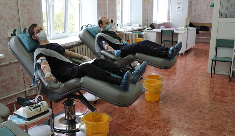 Два десятка росгвардейцев стали донорами