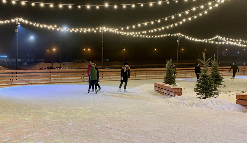 В Калуге зимой зальют 11 дворовых катков