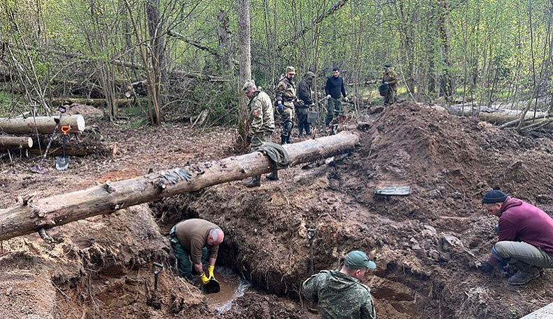 Поисковики из отряда  «Прорыв».