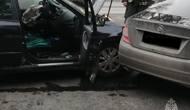 Две легковушки столкнулись в Калуге