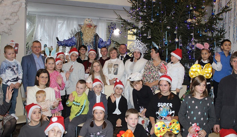 В Мосальске детям участников СВО вручили новогодние подарки