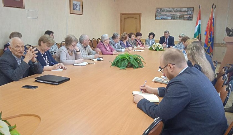 В области продолжается проведение круглых столов, посвященных ситуации на Украине