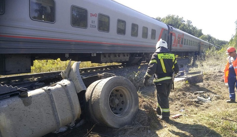 Поезд, попавший в ДТП в Калужской области, продолжил движение