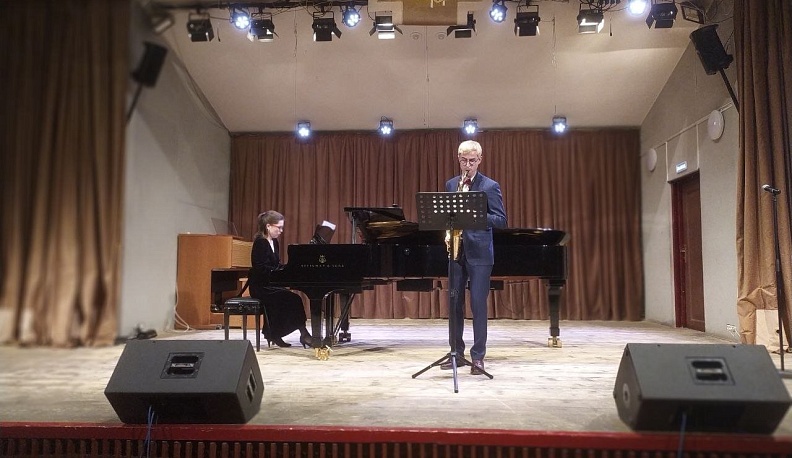 В калужском Доме музыки прошел инклюзивный концерт в рамках музыкально-просветительского проекта «Путь к свету»