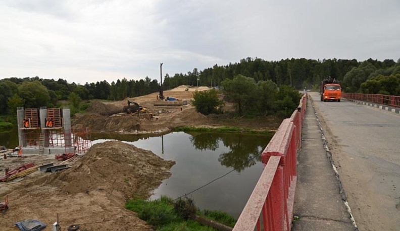 В Козельском районе сносят столетние корпуса больницы и реконструируют мост