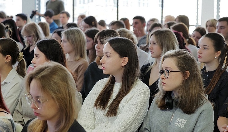 Калужским студентам рассказали о перспективах и возможностях молодых учителей 