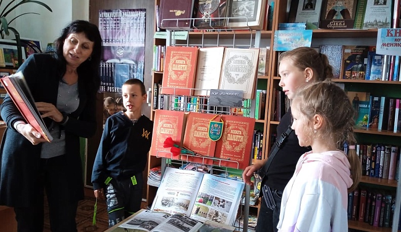 В модельной библиотеке села Корекозево открылась книжная выставка «Мы помним!» 