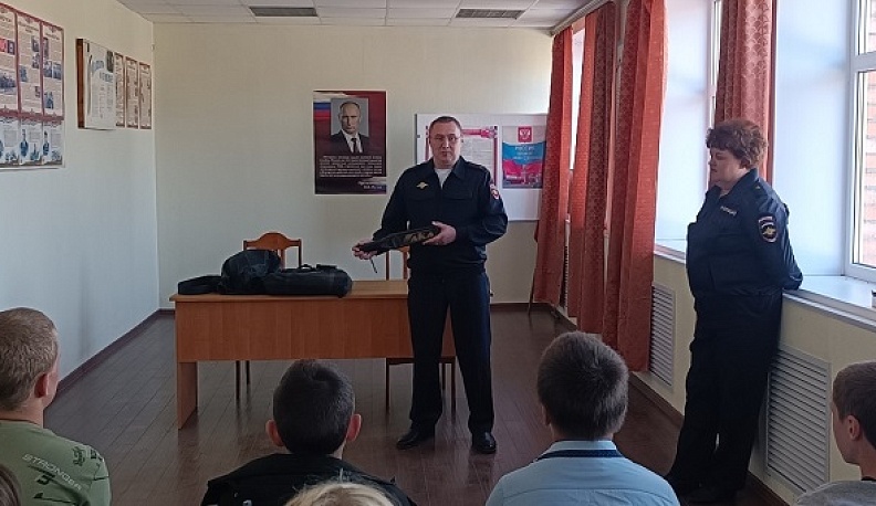 Ученики Хвастовичского района побывали на экскурсии в отделении полиции