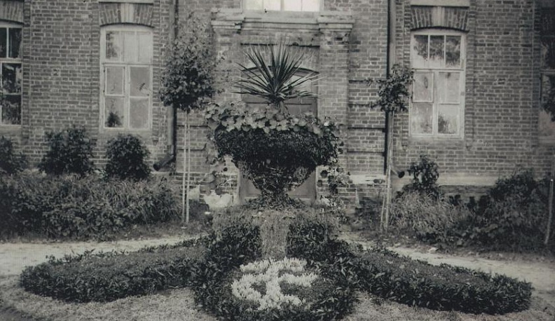 Им рукоплескал Париж