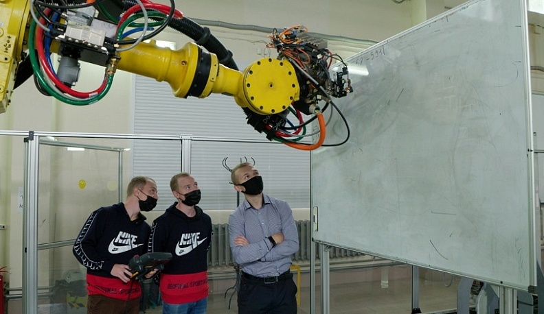 Владислав Шапша поздравил студентов и преподавателей «бауманки» с Днем знаний