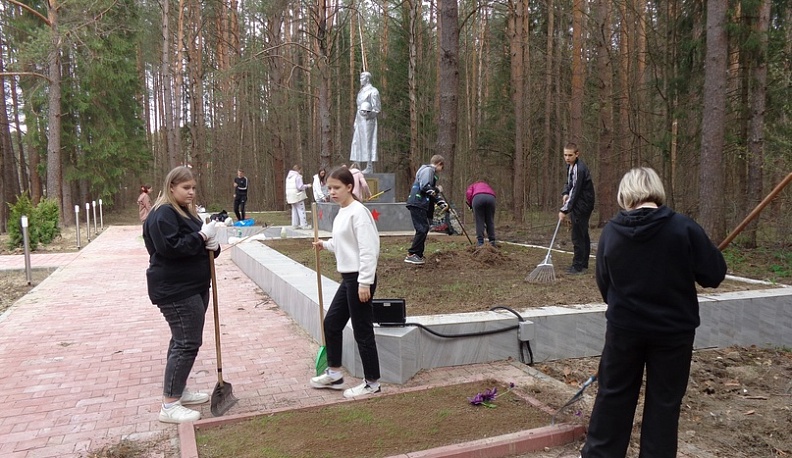 В Кирове приводят в порядок братские захоронения