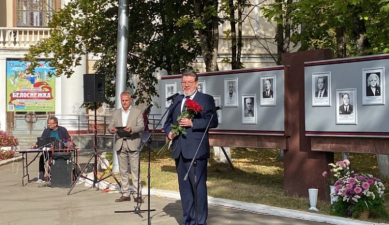 В Обнинске установили мемориальную доску театральному режиссеру Вере Бесковой