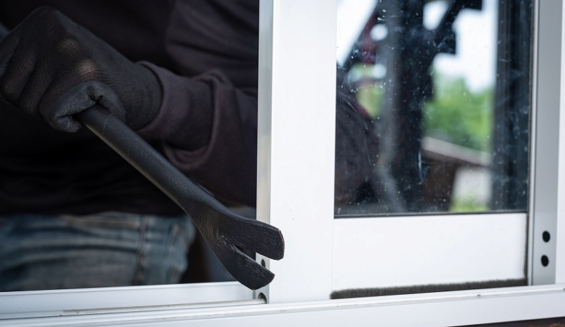 Жителю Дзержинского района грозит до 5 лет тюрьмы за попытку кражи с производства