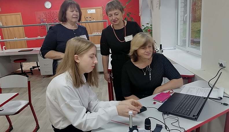 В Думиничском районе в «Точках роста» появились цифровые лаборатории