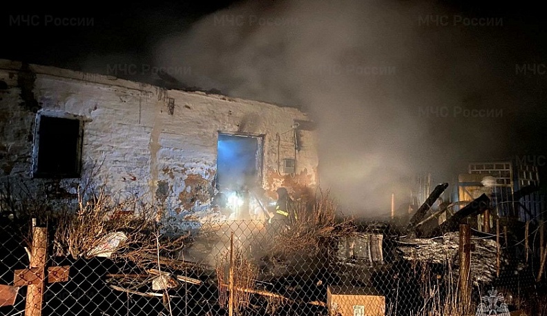 В Людиновском районе полностью сгорел жилой дом