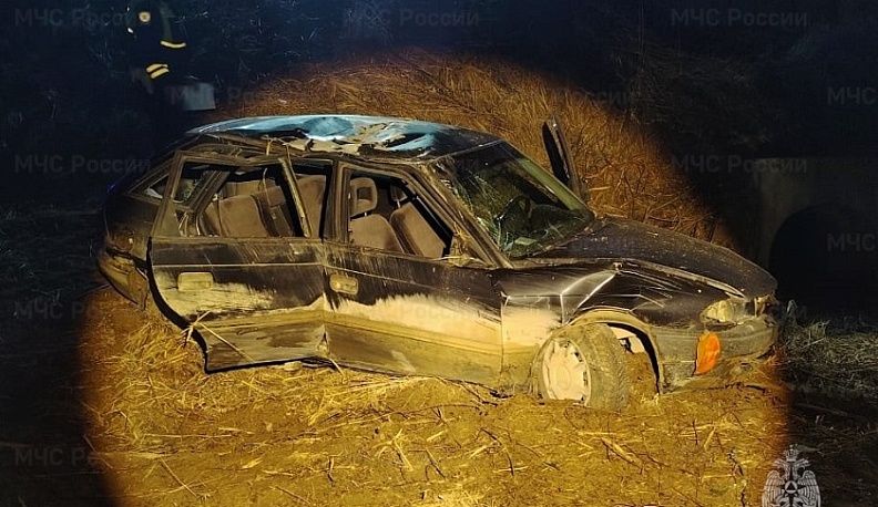 В Боровском районе легковушка съехала в кювет и перевернулась