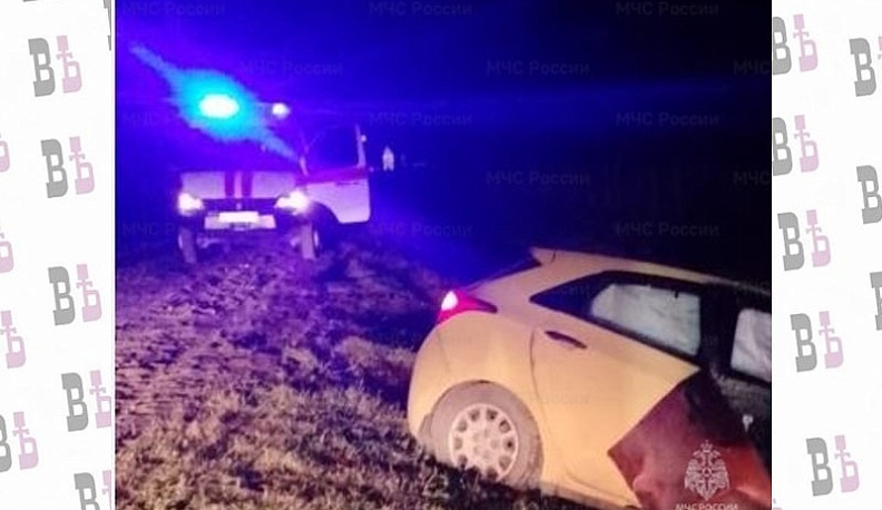 В Жуковском округе автомобиль оказался в кювете в результате аварии