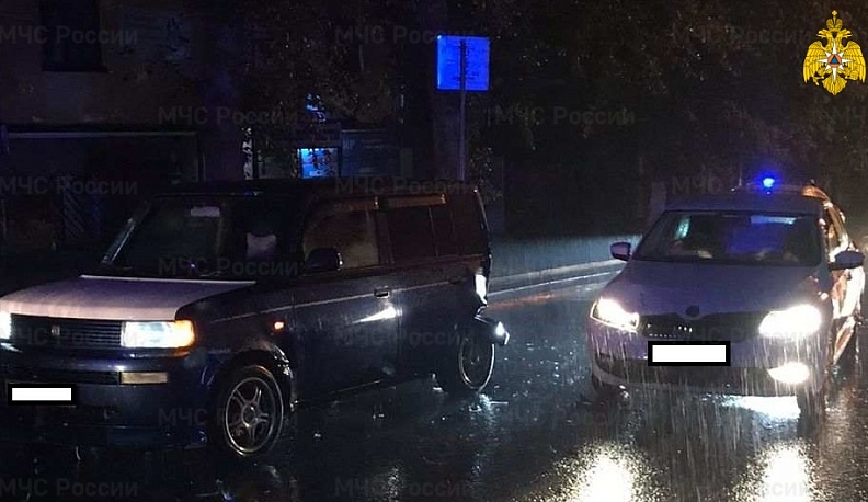 В Калуге на мокрой дороге столкнулись две машины