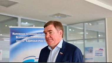 Сенатор РФ Александр Савин поздравил жительниц калужского региона с 8 Марта