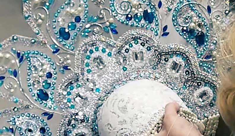 В Калуге проходит конкурс на лучшую корону для Снегурочки