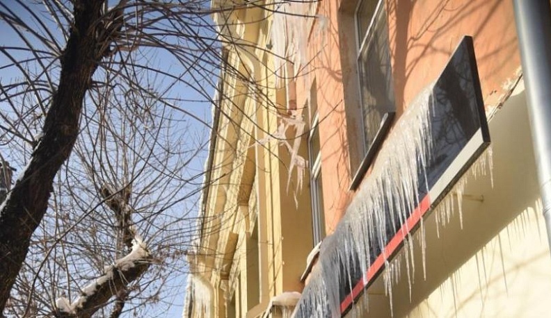 1117 жителей региона пожаловались на сосульки