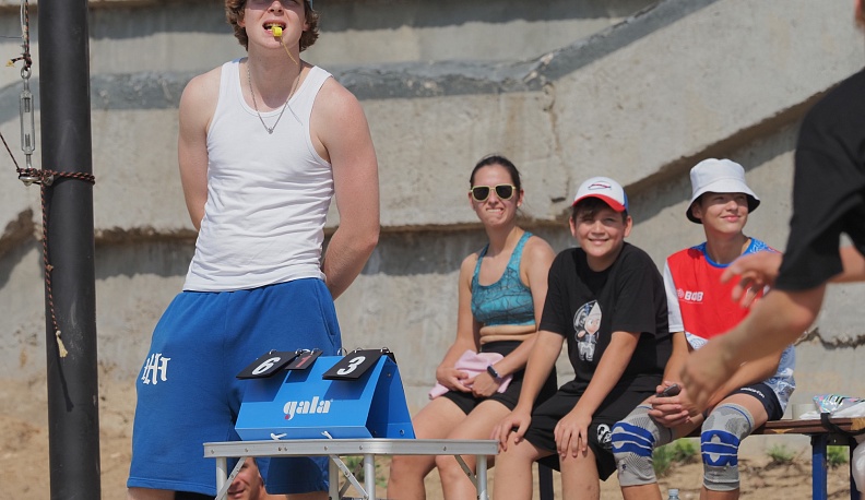 В Калуге на берегу Оки прошел фестиваль  пляжного волейбола