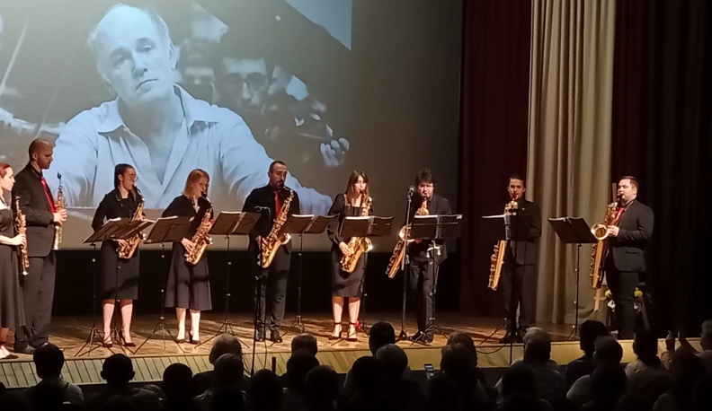 В Тарусе прозвучали шедевры классики в исполнении девяти саксофонов