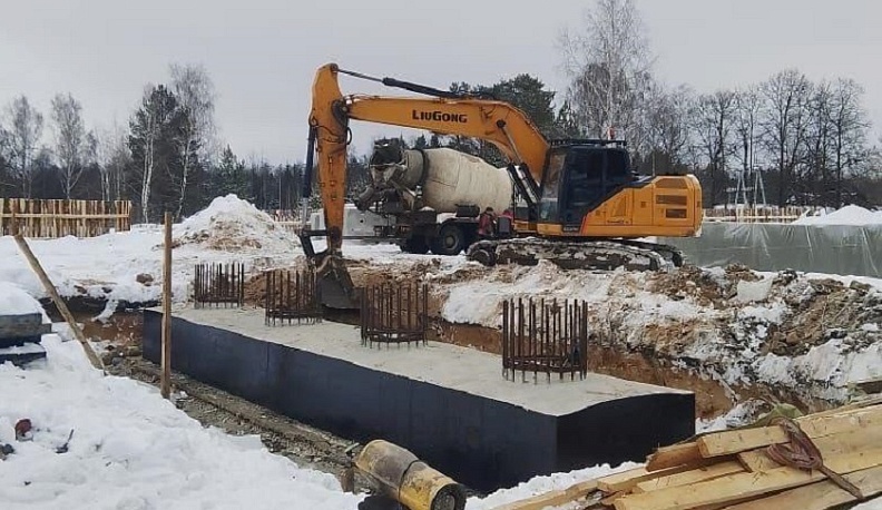 Продолжается реконструкция моста через железную дорогу в Людинове