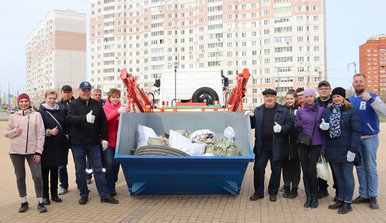 В Калуге сотрудники Минприроды провели субботник в Губернском парке