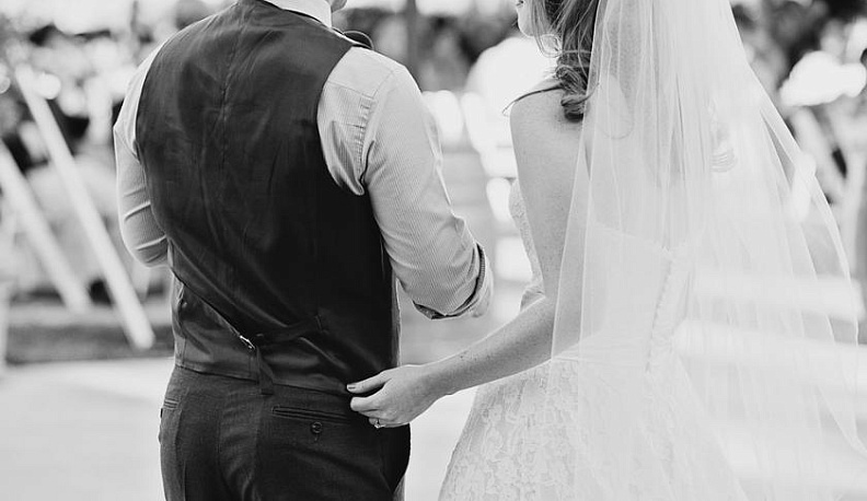 В Калужской области замуж вышли 14-летняя и 80-летняя невесты 