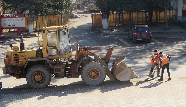 В Спас-Деменске приступили к весенней уборке города