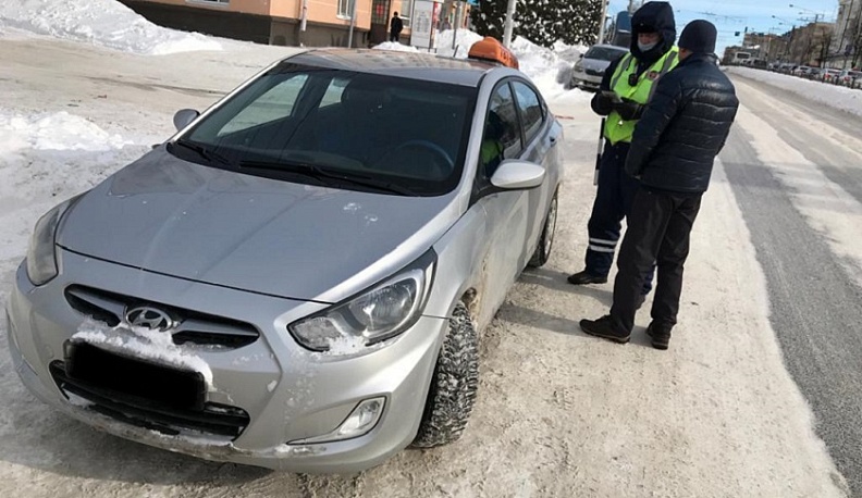 В Калуге административная комиссия и ГИБДД поймали таксиста-безмасочника
