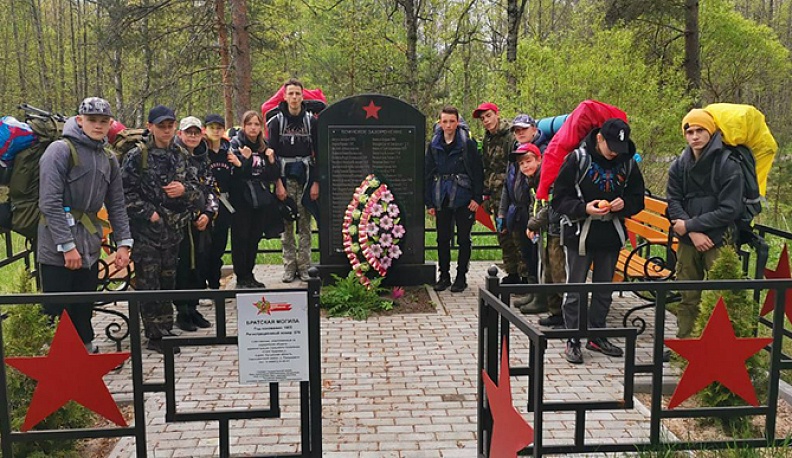 У мемориала  в Палькевичах.