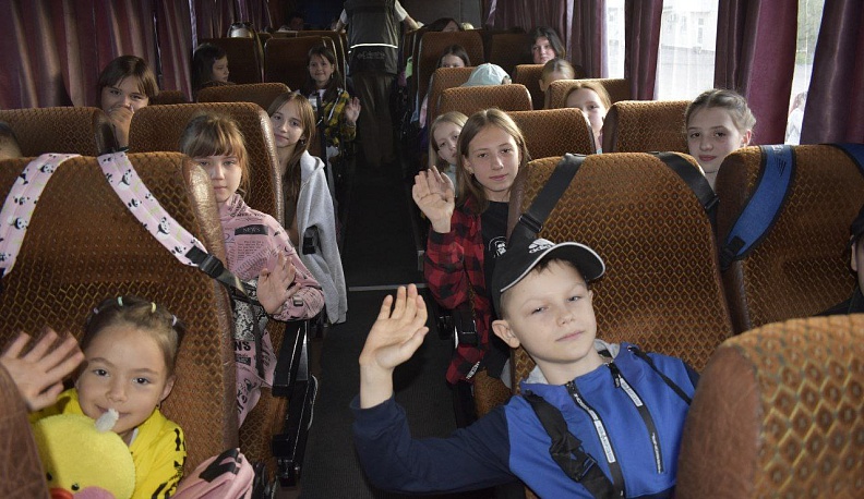 Более 80 детей из Первомайска выехали в Калужскую область на летний отдых