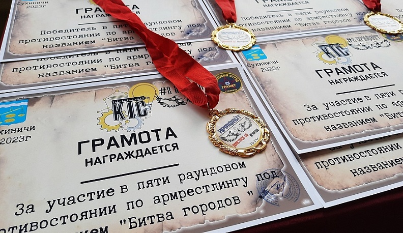 В Сухиничах состоялся межрайонный турнир по армрестлингу